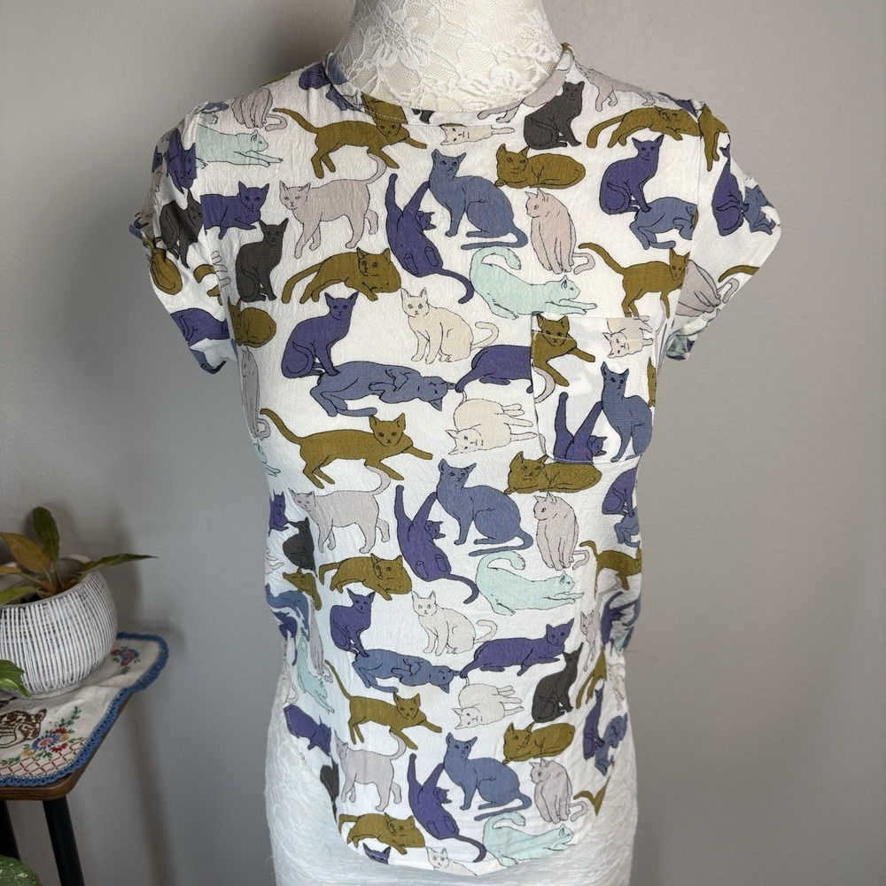 H&M Womens Size 2 Multi Color Cats Short Sleeve Chiffon Key Hole Top Blouse